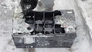 علت ترکیدن باتری خودرو